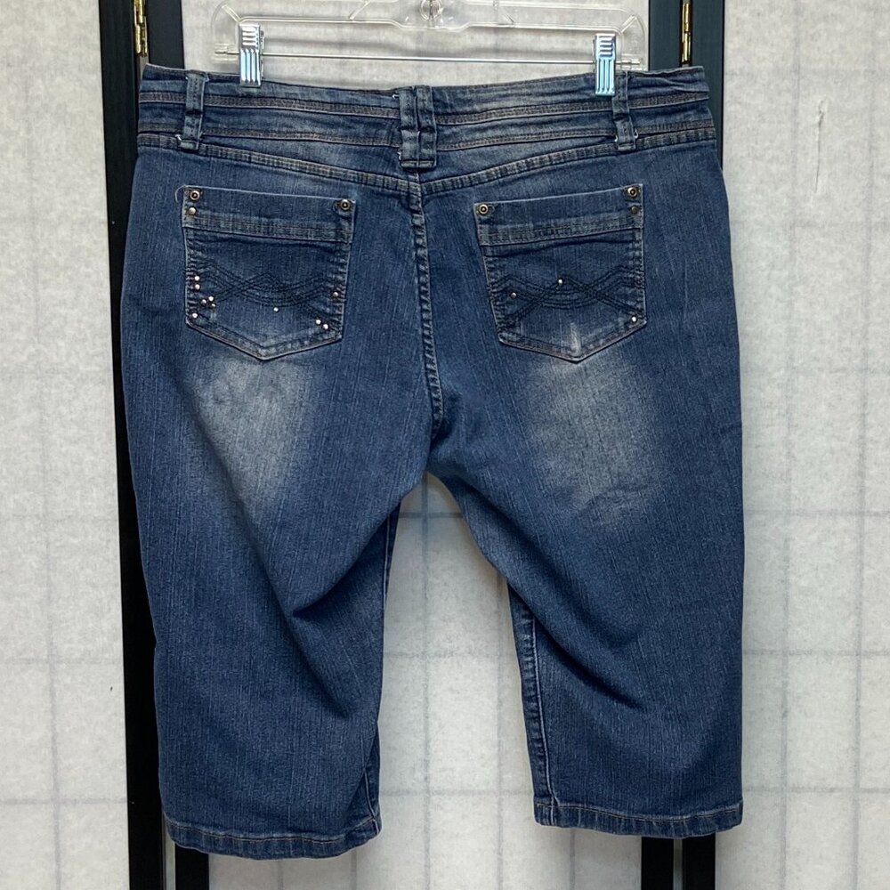 Kiss Therapy Embellished Zip Pocket Faded Capri Crop Denim Jeans Medium Wash 16 - Picture 2 of 14